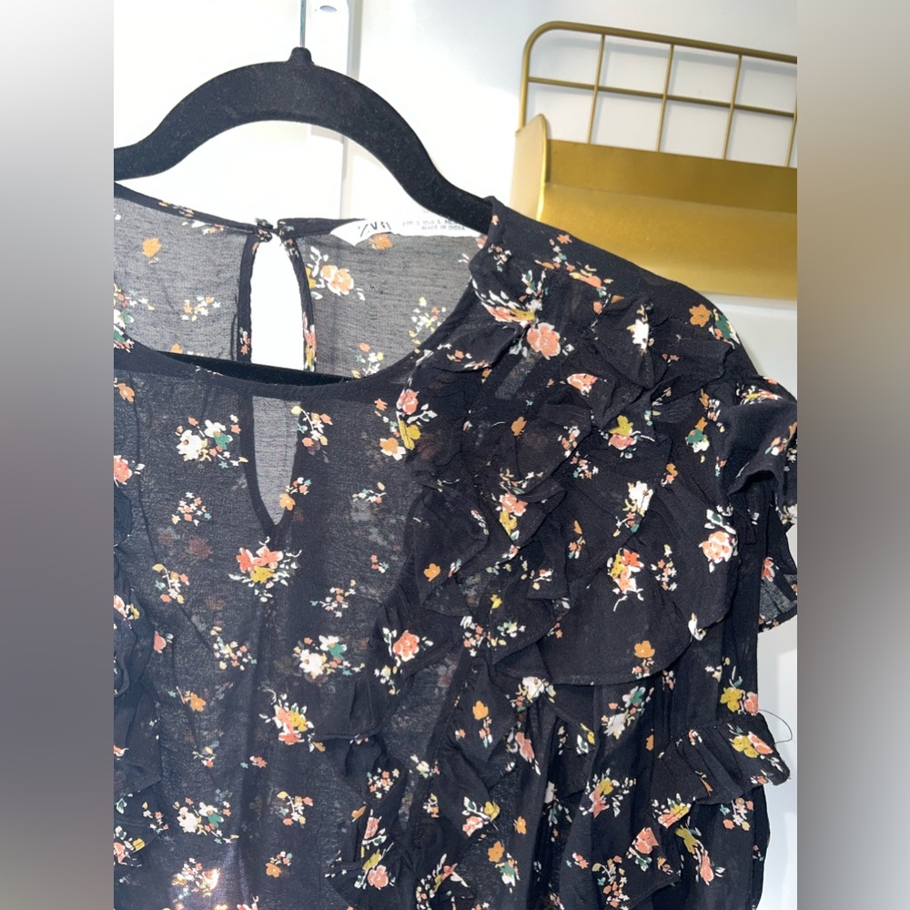 Zara Large Black Floral Ruffle Detail Long Sleeve Top - Picture 4 of 11